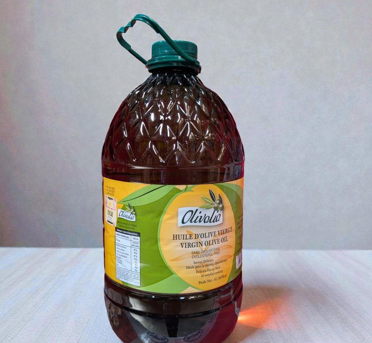 bulk-packaged, unrefined olive oil designed for, and suitable for, daily cooking, featuring a 100% natural composition without additives.